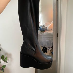 Black steve madden platform boot